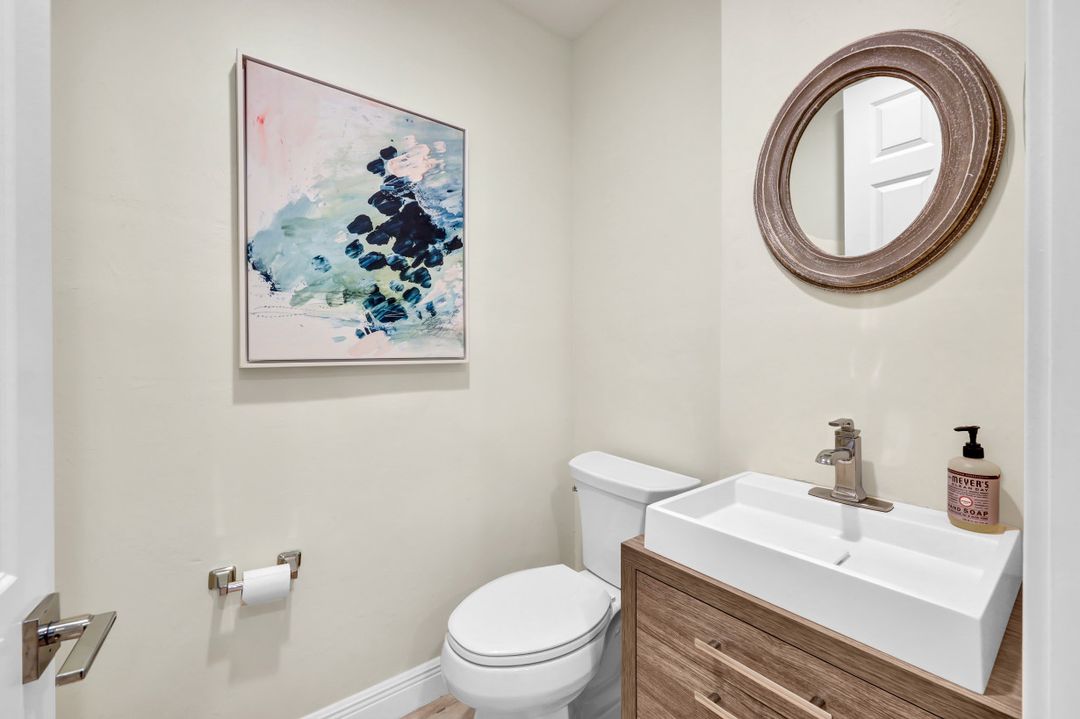 431 4th Ave S, Naples, FL 34102