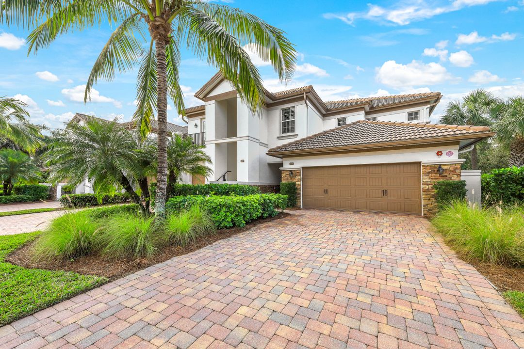 8080 Players Cove Dr Unit 102, Naples, FL 34113
