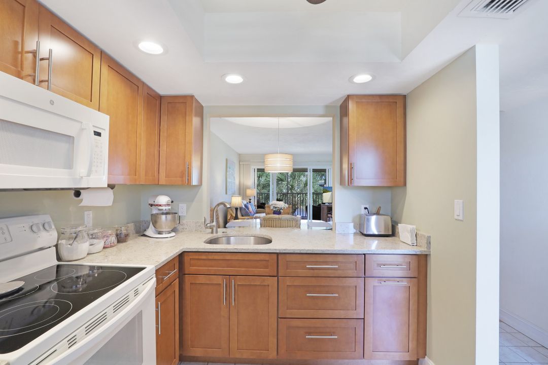 1004 Manatee Rd #H301, Naples, FL 34114