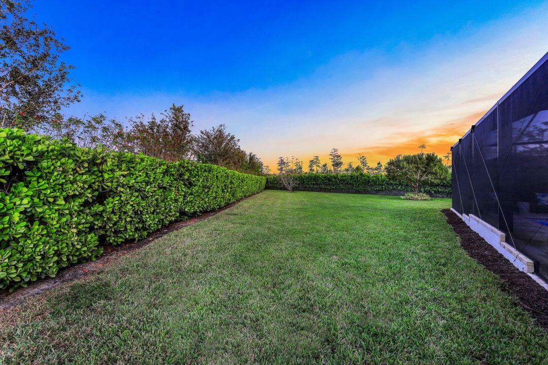 2827 Thunder Bay Circle, Naples, FL 34119