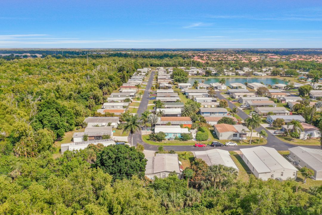 211 Grosbeak Ln, Naples, FL 34114