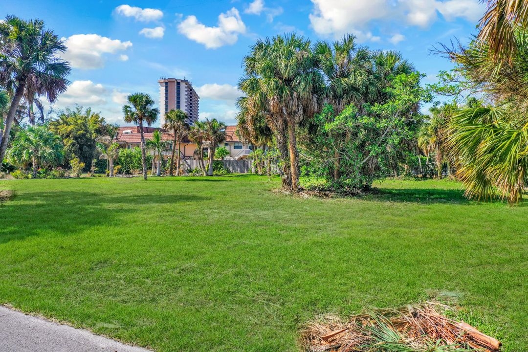 122 Greenbrier St, Marco Island, FL 34145