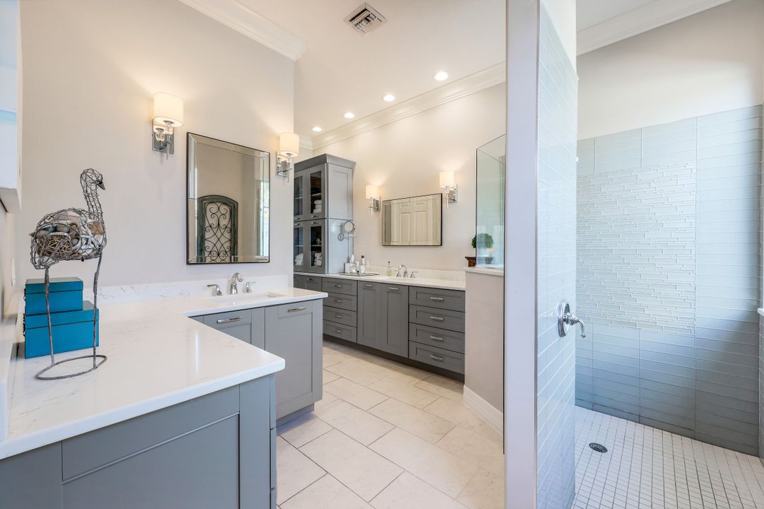 8072 Tiger Lily Dr, Naples, FL 34113