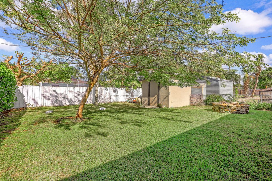 749 97th Ave N, Naples, FL 34108