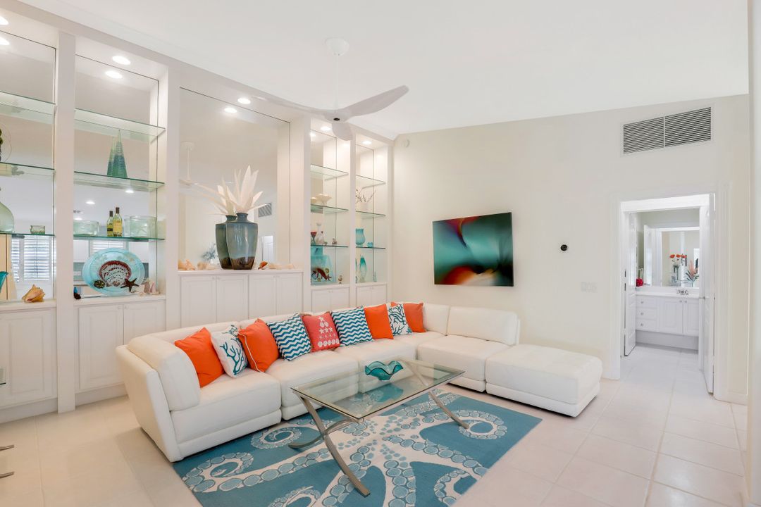 3868 Yakobi Ln, Naples, FL 34119