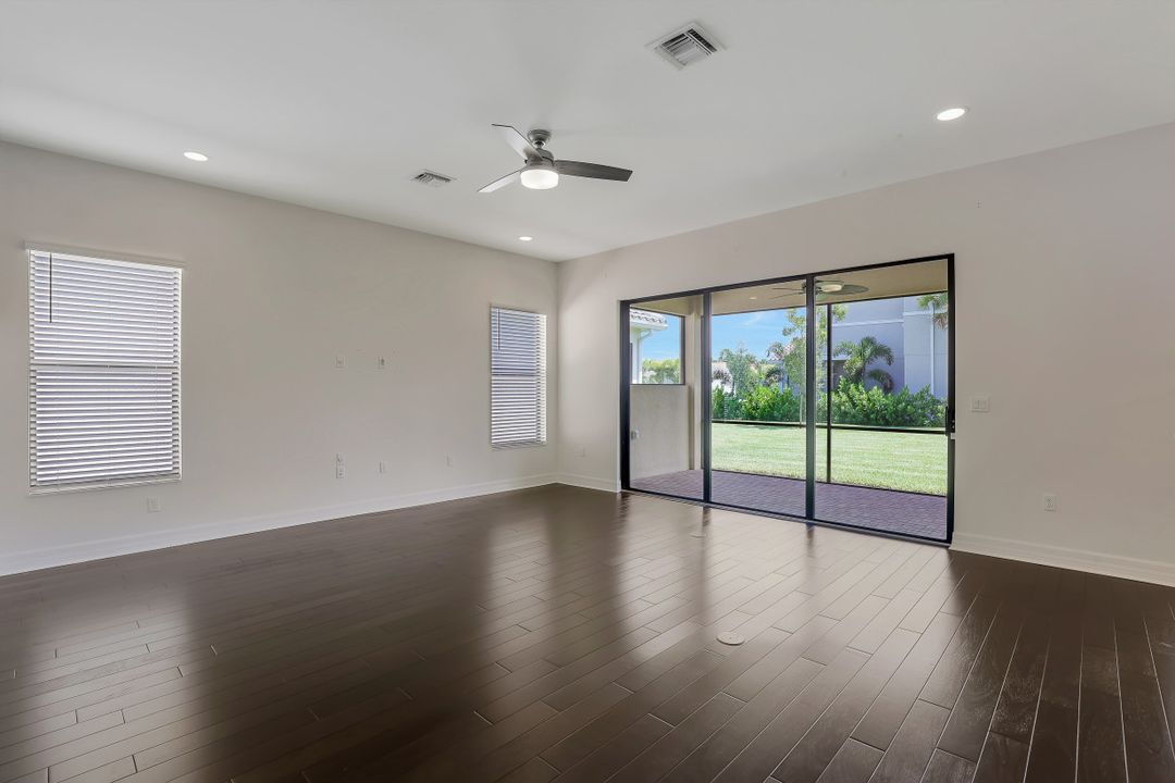 4489 Aurora St, Naples, FL 34119