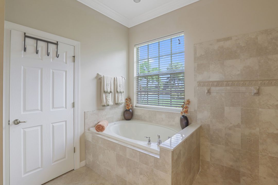 9167 Shale Ct, Naples, FL 34120