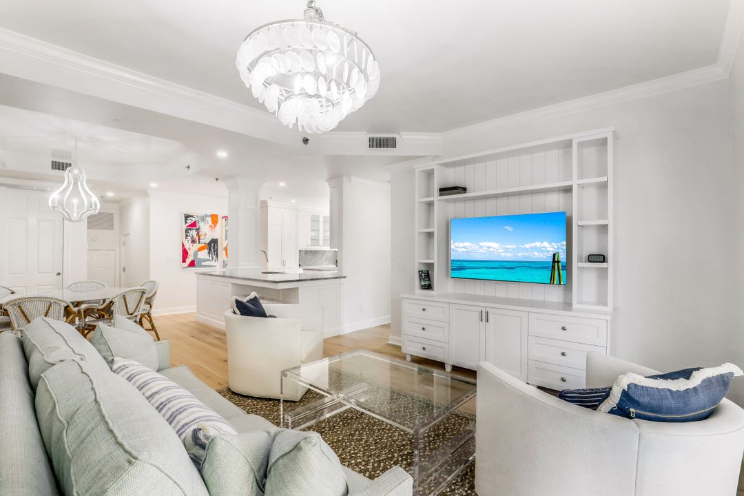 1010 5th St S #401, Naples, FL 34102