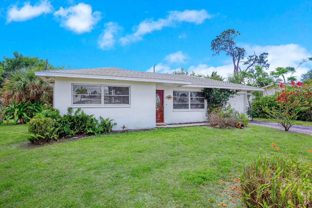 1136 S Alhambra Cir, Naples, FL 34103