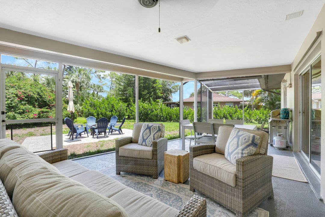 633 Cypress Way E, Naples, FL 34110