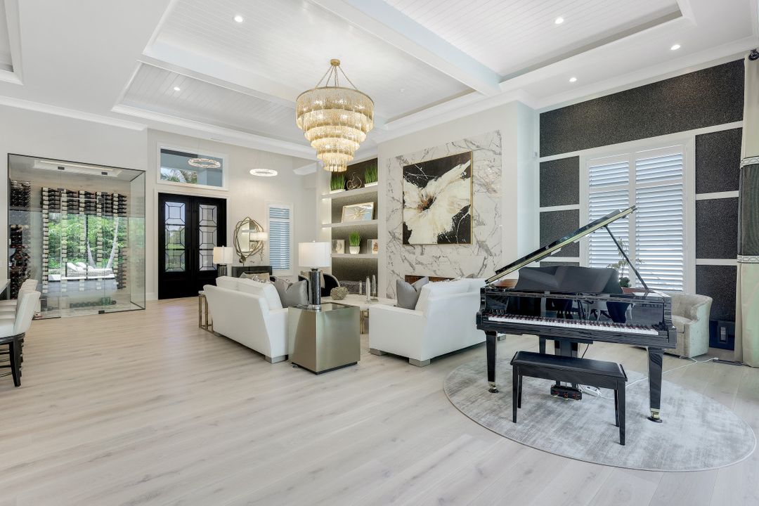 359 Warwick Way, Naples, FL 34110
