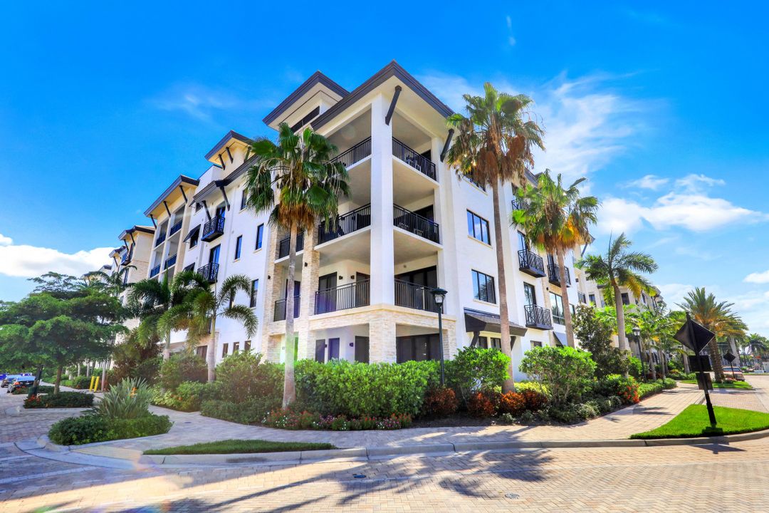 1135 3rd Ave S #107, Naples, FL 34102