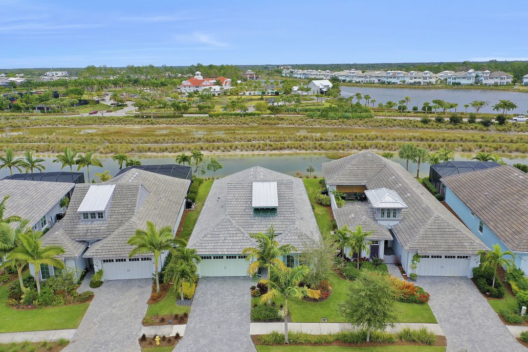 6462 Warwick Ave, Naples, FL 34113