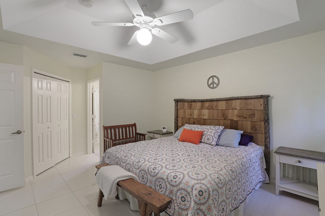 560 4th St NE, Naples, FL 34120