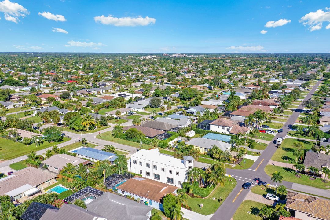 9625 6th St N, Naples, FL 34108