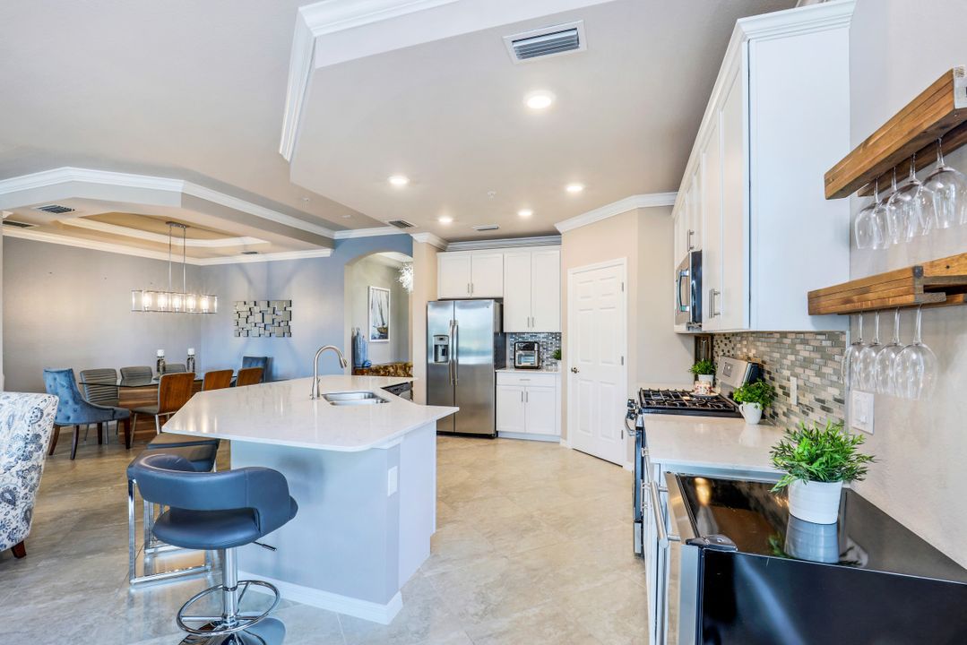 2149 Frangipani Cir #101, Naples, FL 34120