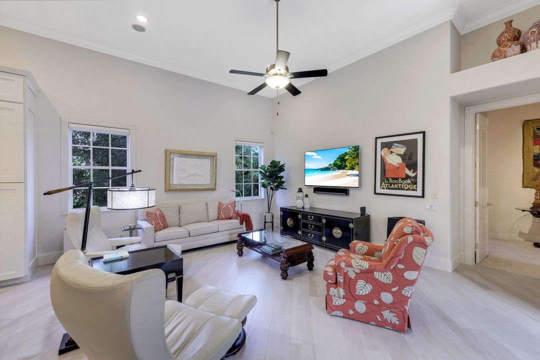 963 Barcarmil Way, Naples, FL 34110