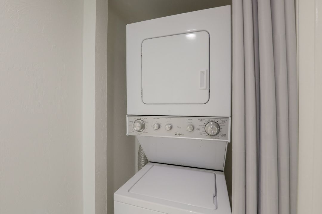 1004 Manatee Rd, Naples, FL 34114