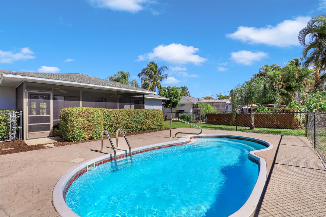 924 SE 15th St, Cape Coral, FL 33990