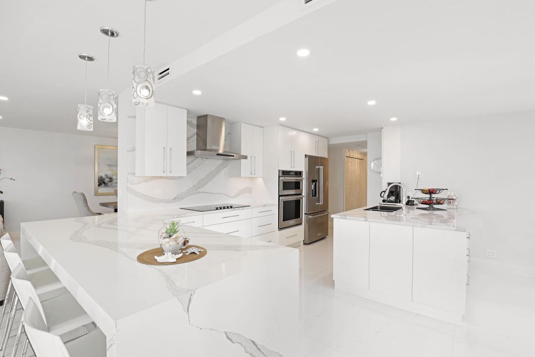 4051 Gulf Shore Blvd N #806, Naples, FL 34103