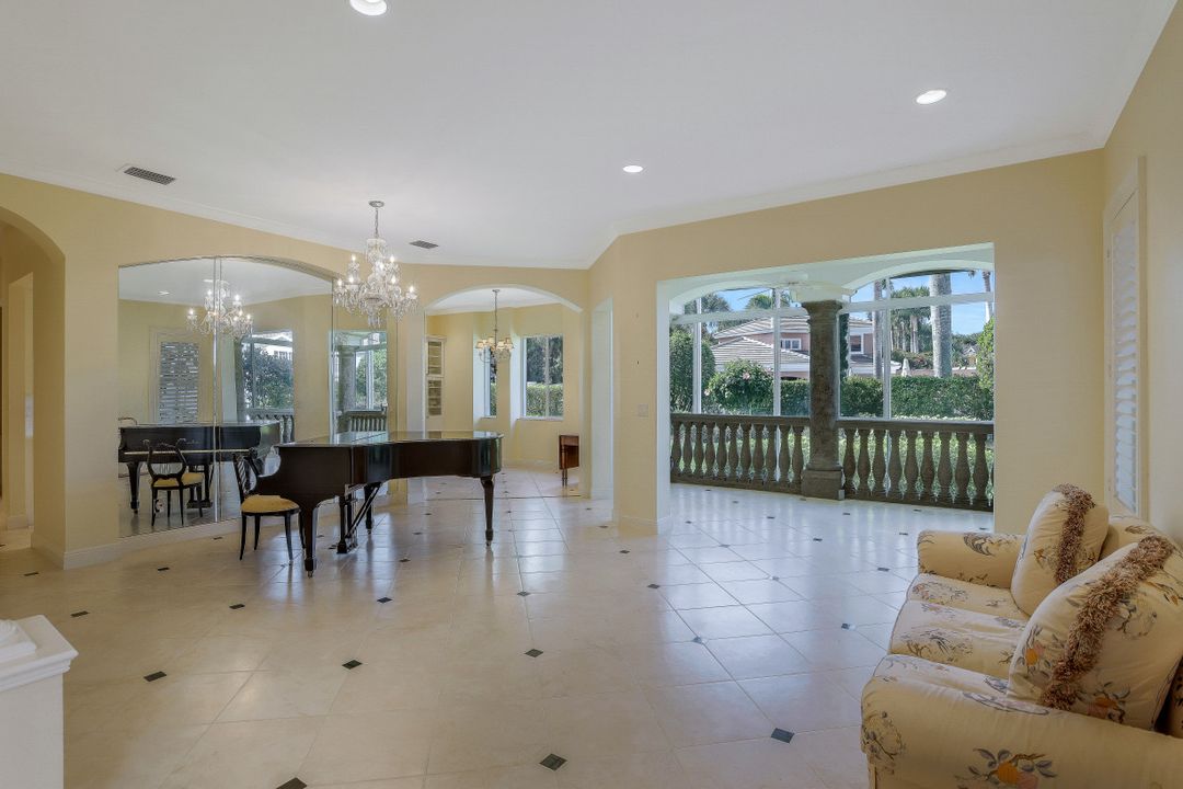 630 Via Mezner #1001, Naples, FL 34108