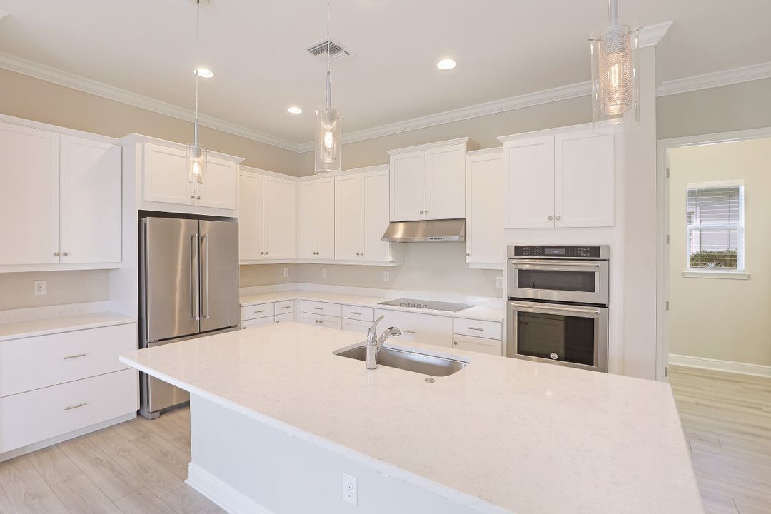 3404 Pilot Cir, Naples, FL 34120