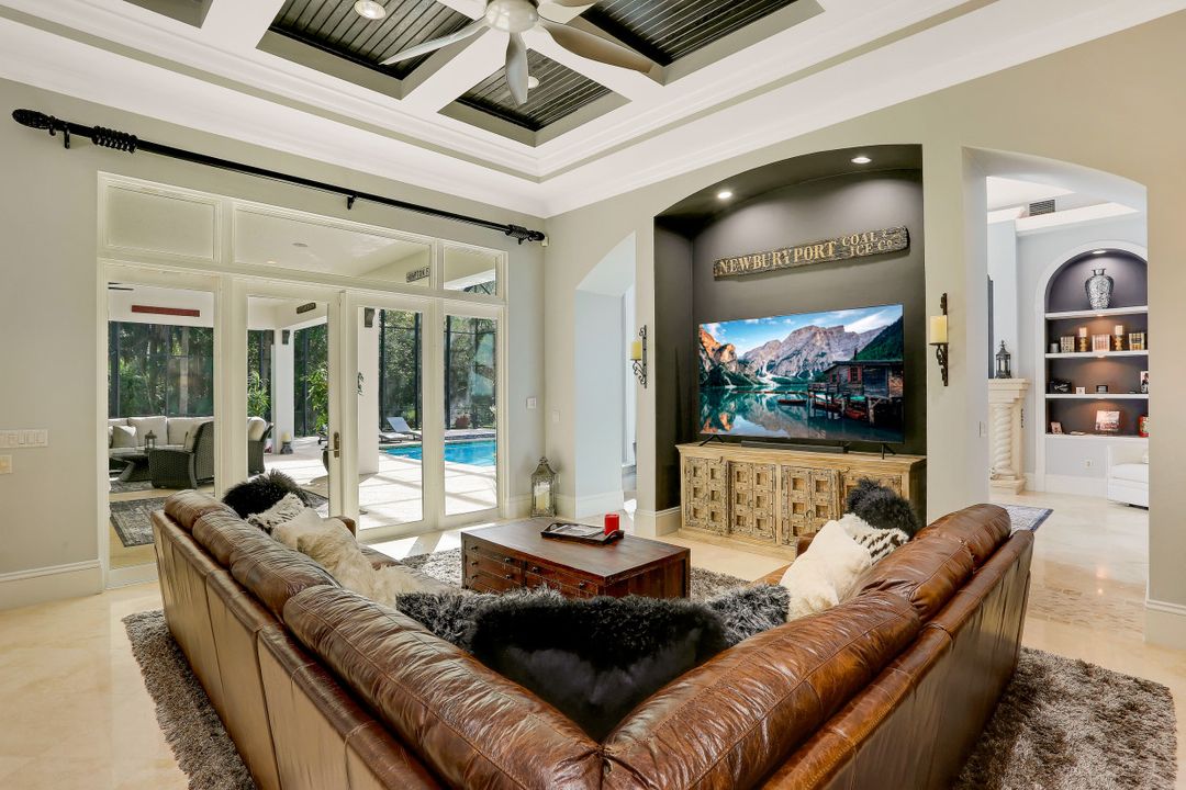 4642 Idylwood Ln, Naples, FL 34119