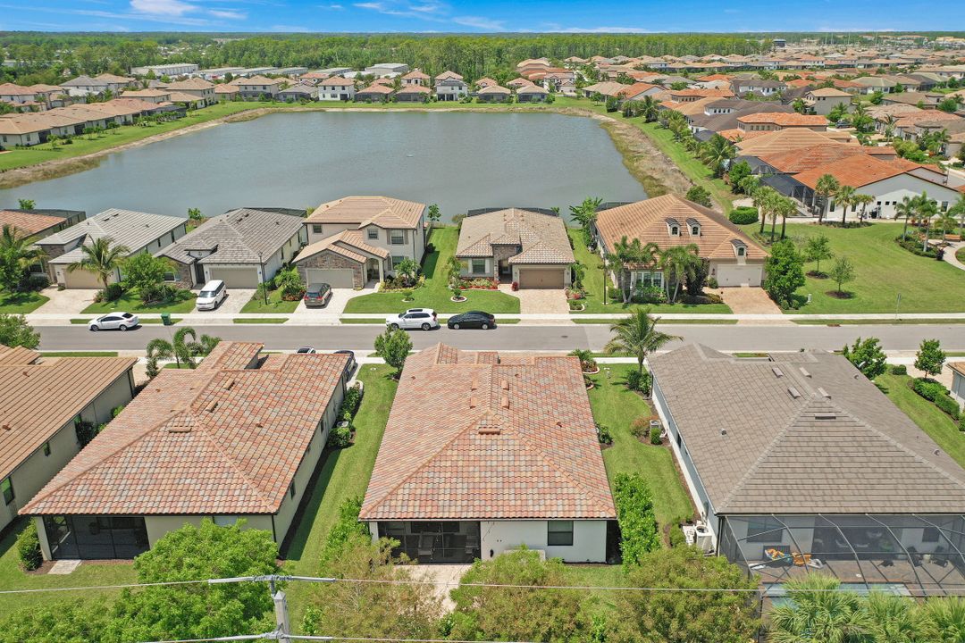 9385 Glenforest Dr, Naples, FL 34120
