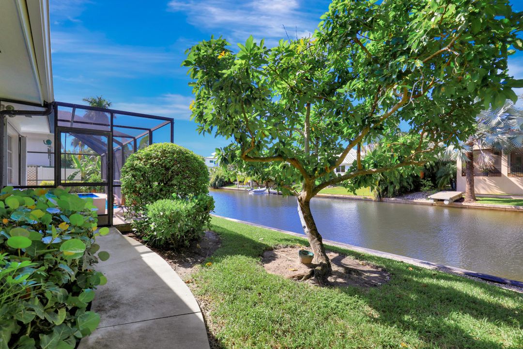 5165 Starfish Ave, Naples, FL 34103