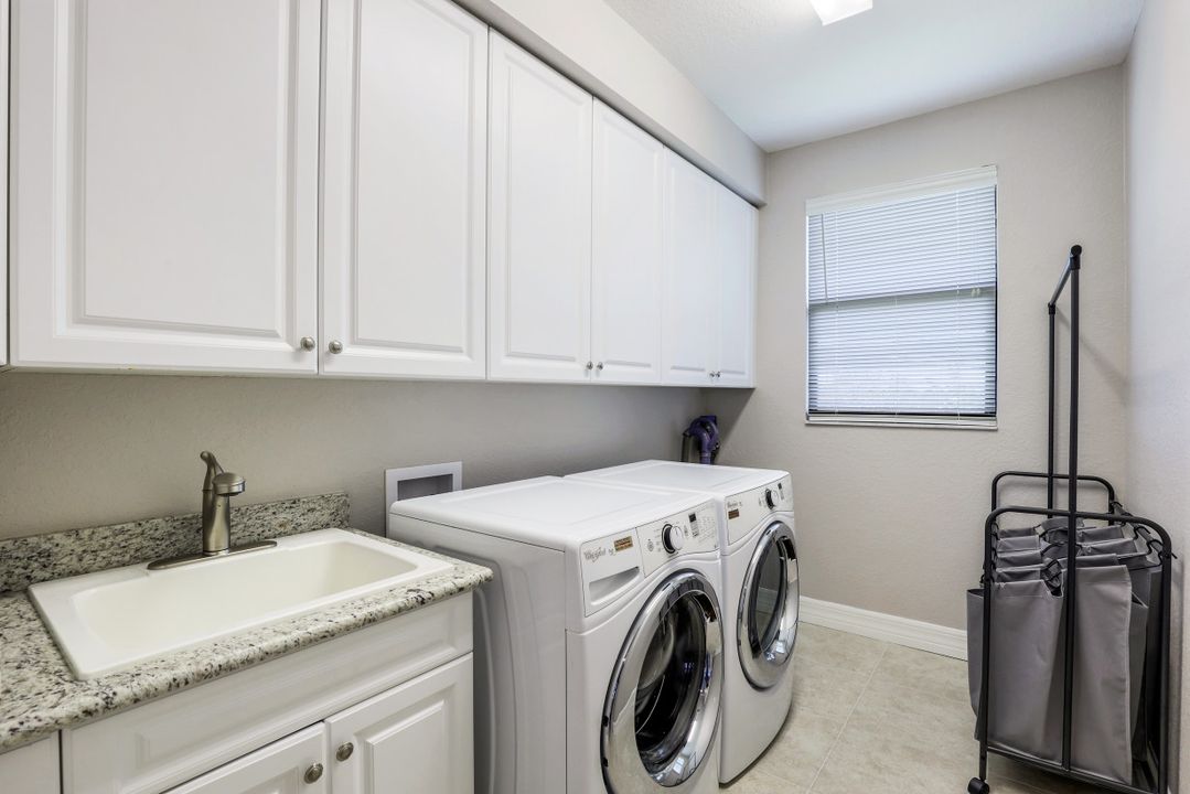 2827 Thunder Bay Circle, Naples, FL 34119