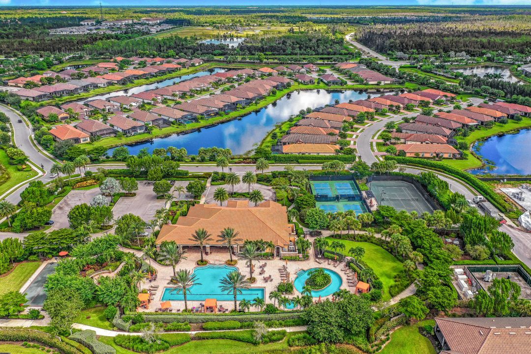 8447 Palacio Terrace W, Naples, FL 34114