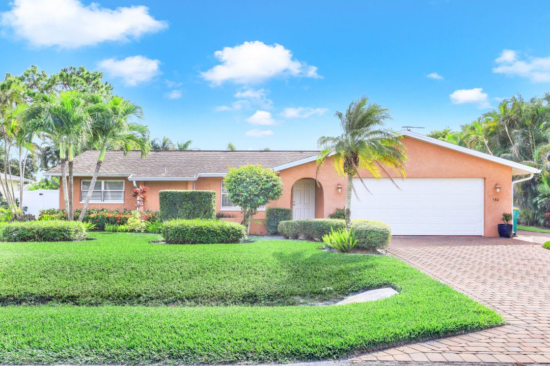 580 105th Ave N, Naples, FL 34108