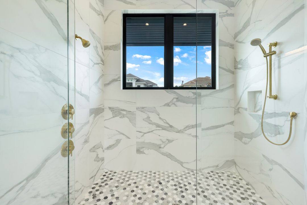 241 Egret Ave, Naples, FL 34108