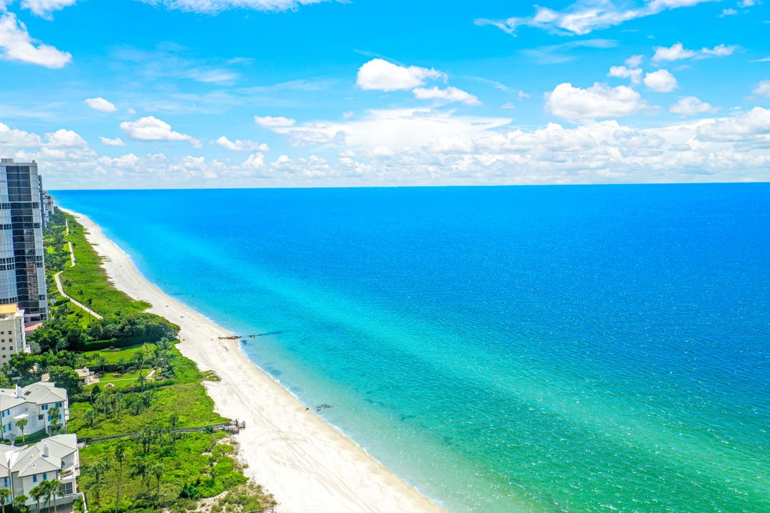 40 Seagate Dr #1004, Naples, FL 34103