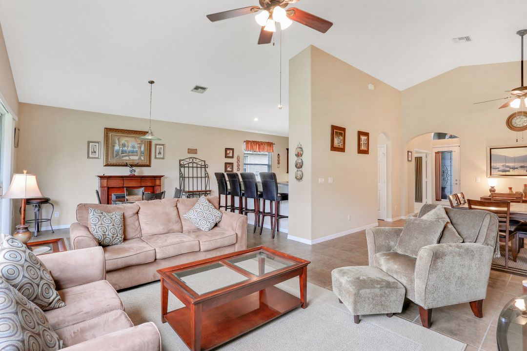 3560 Dandolo Cir, Cape Coral, FL 33909