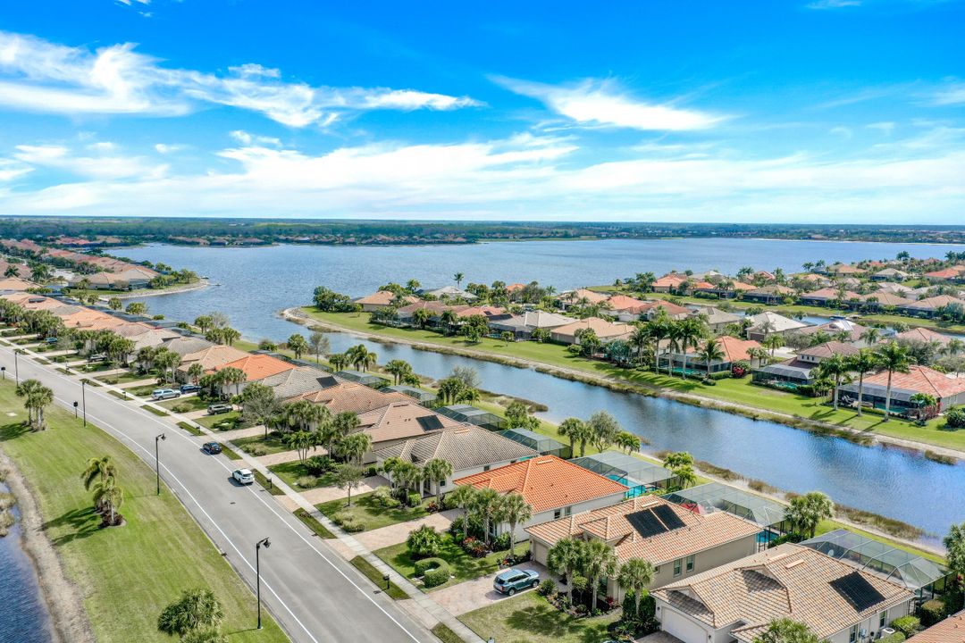 9463 Quarry Dr, Naples, FL 34120