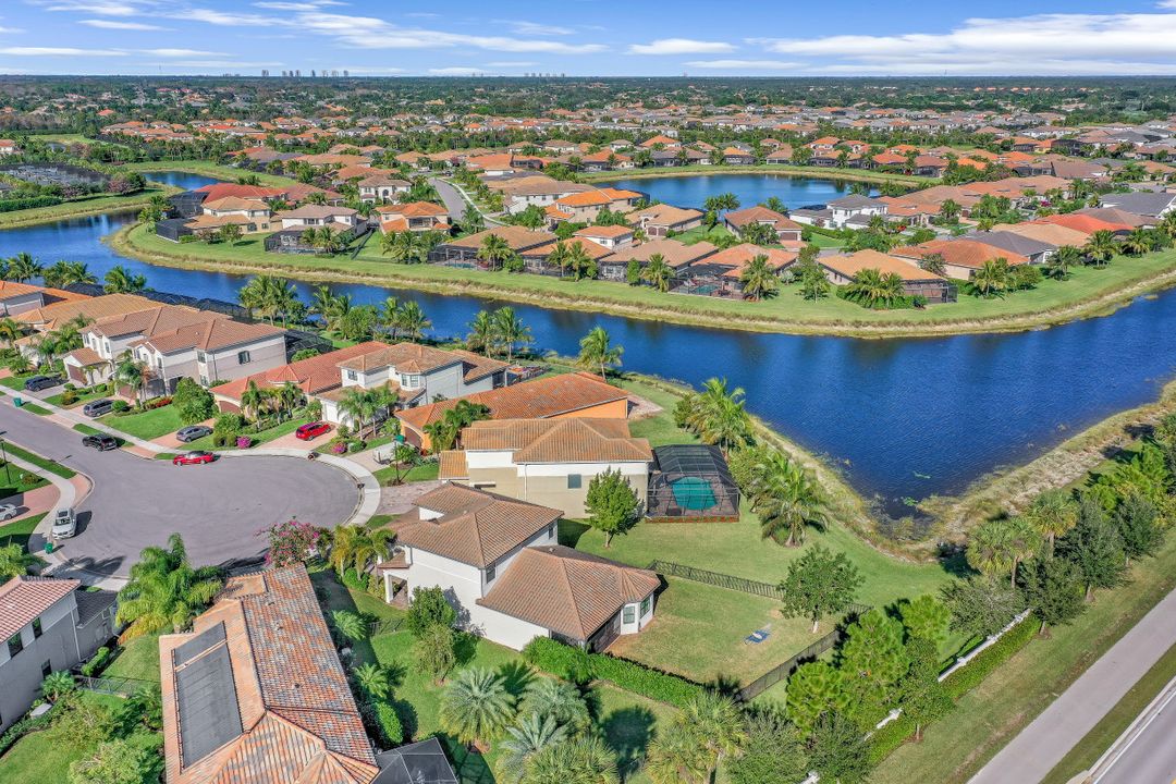 4228 Amelia Wy, Naples, FL 34119