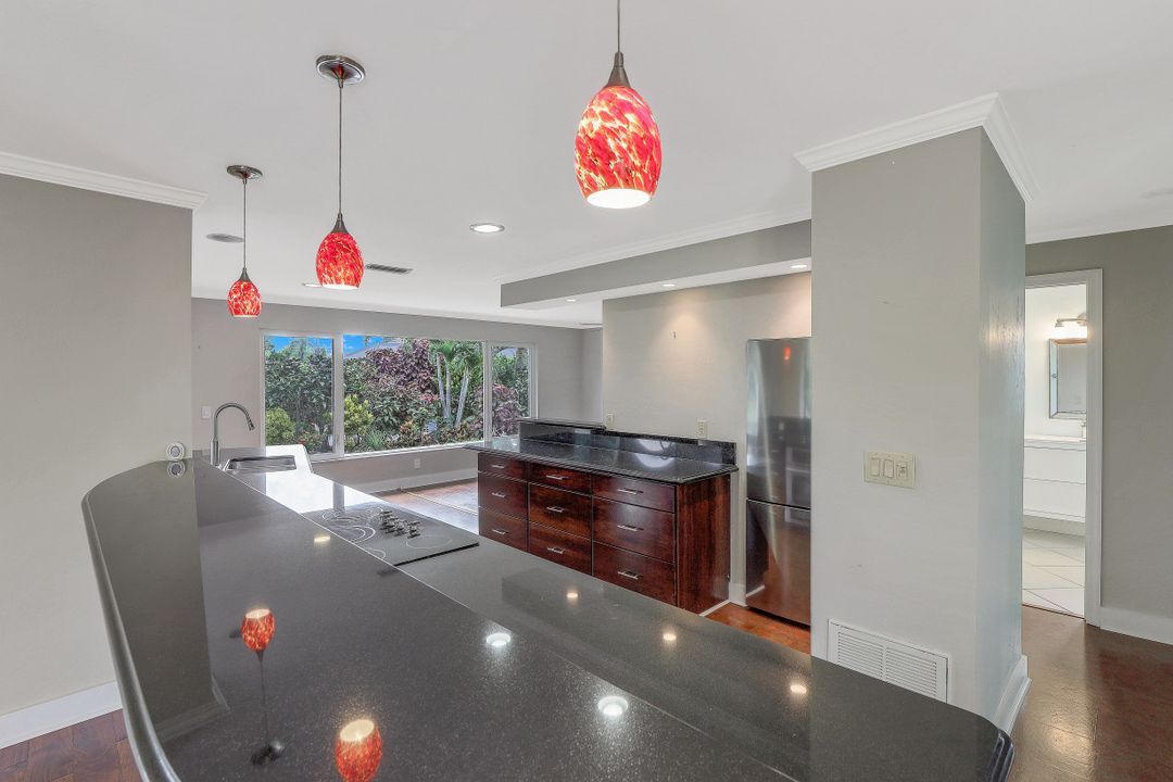 331 Country Club Dr, Naples, FL 34110