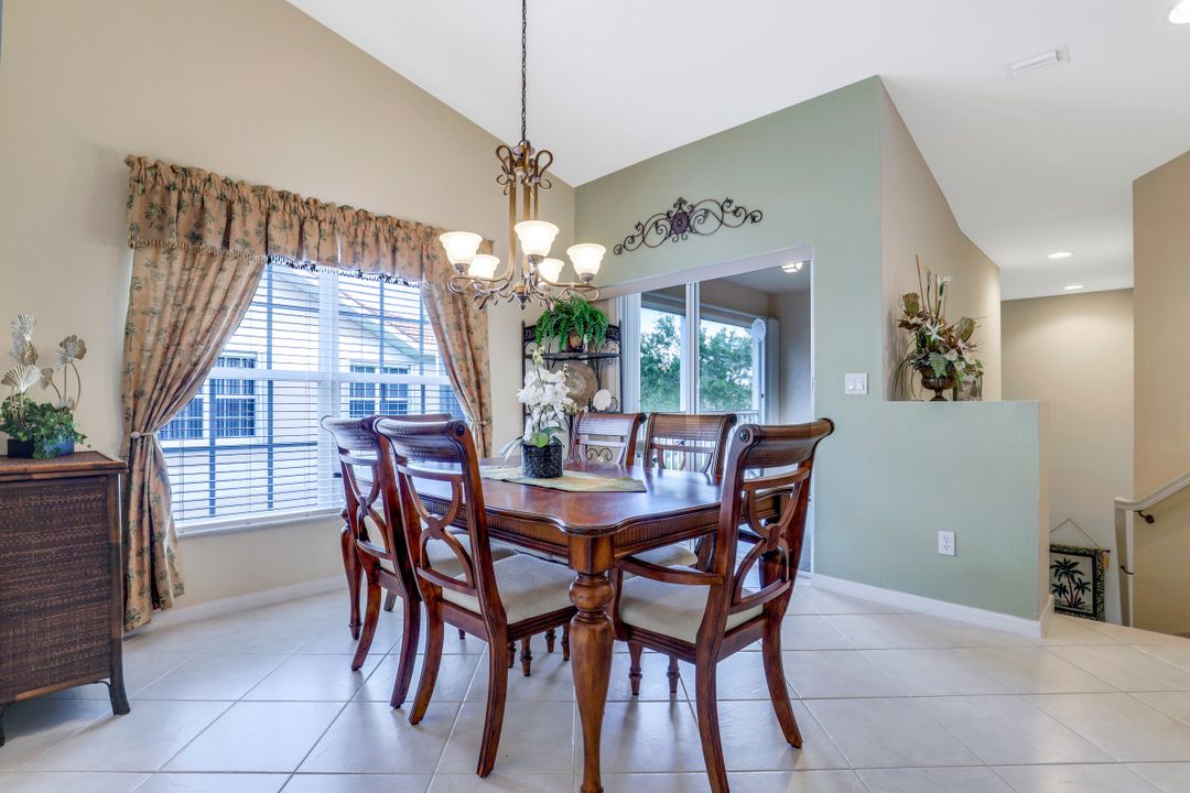 5610 Sherborn Dr #202, Naples, FL 34110