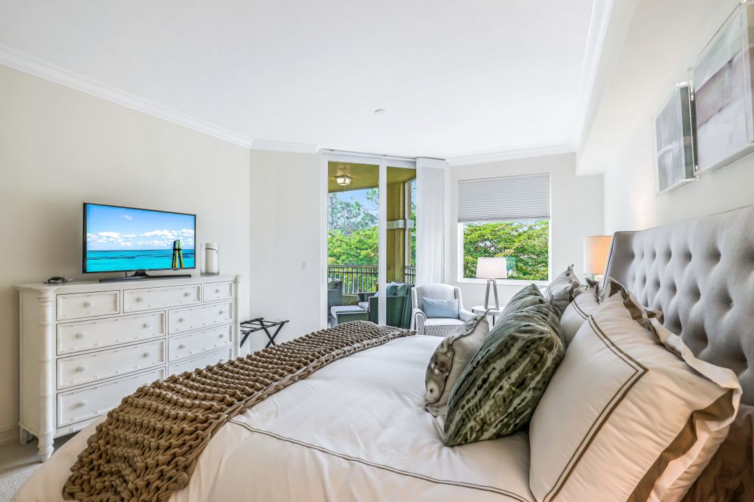 2728 Tiburon Blvd E #302, Naples, FL 34109