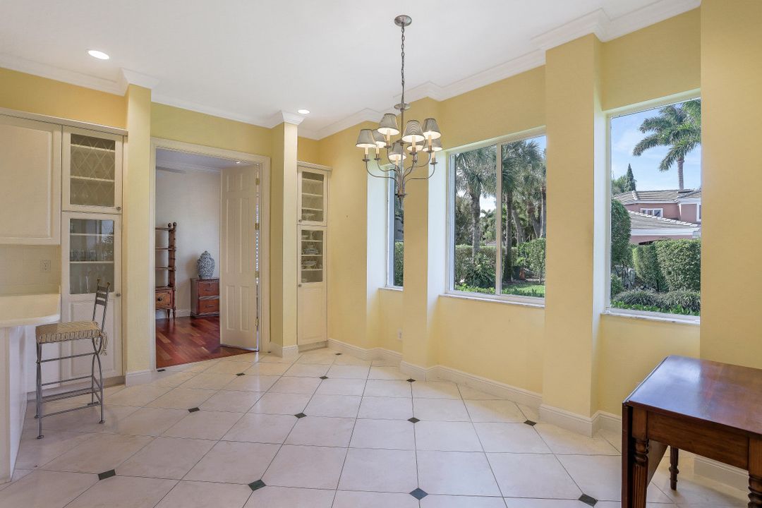 630 Via Mezner #1001, Naples, FL 34108