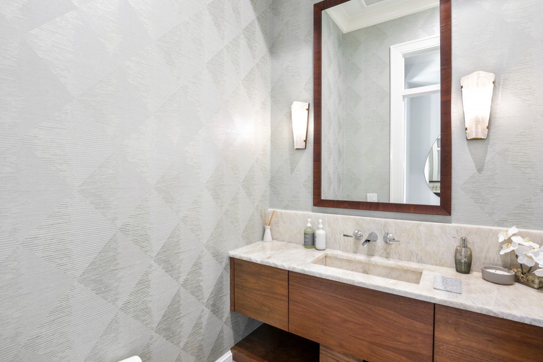 810 Bentwood Dr, Naples, FL 34108