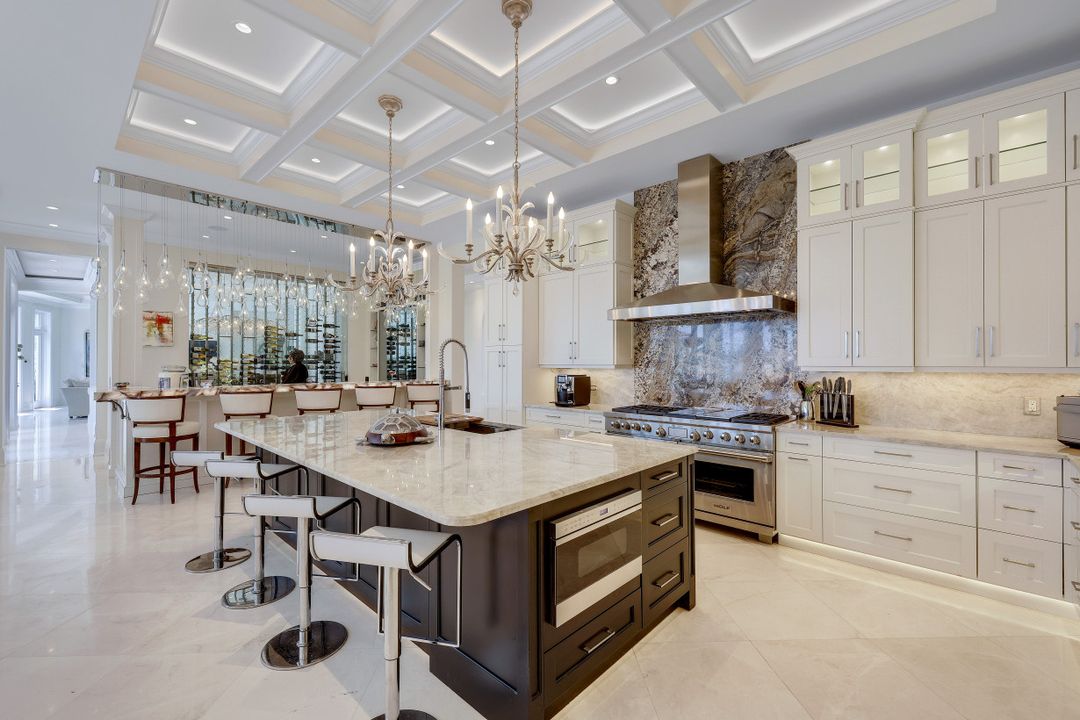 970 Aqua Cir, Naples, FL 34102