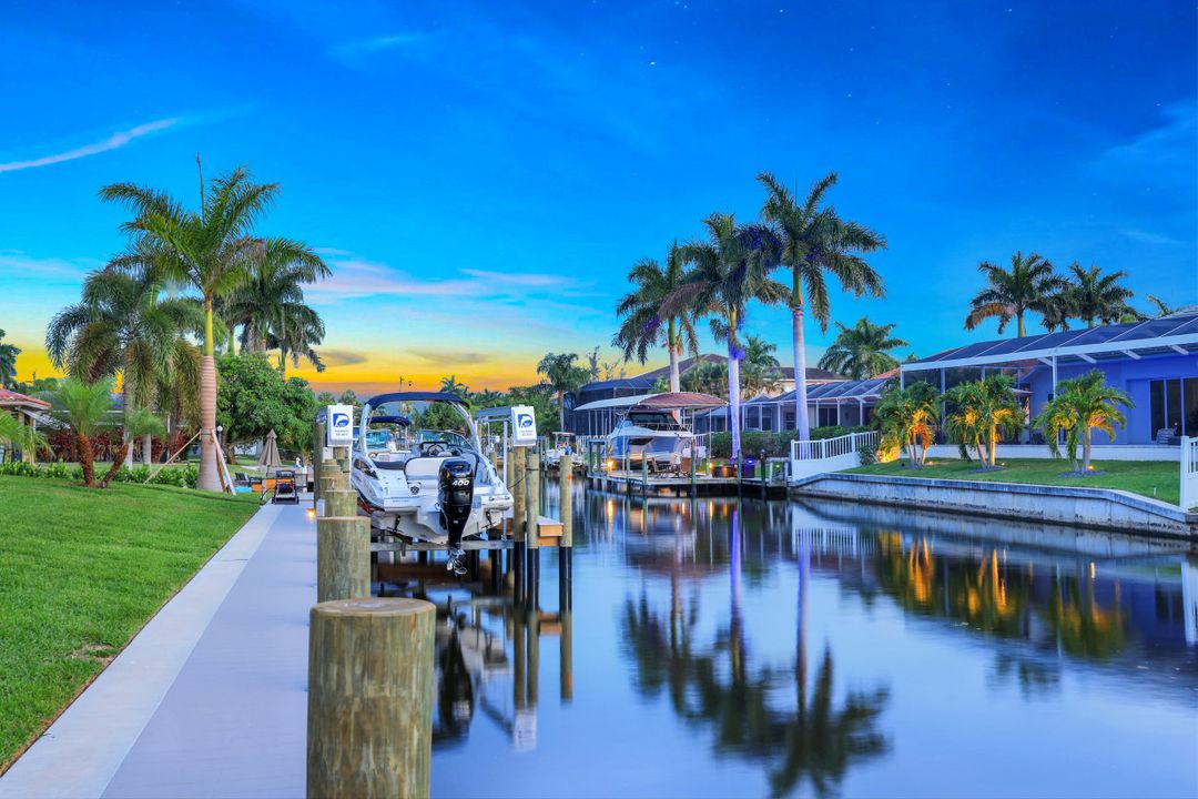 5232 Seminole Ct, Cape Coral, FL 33904