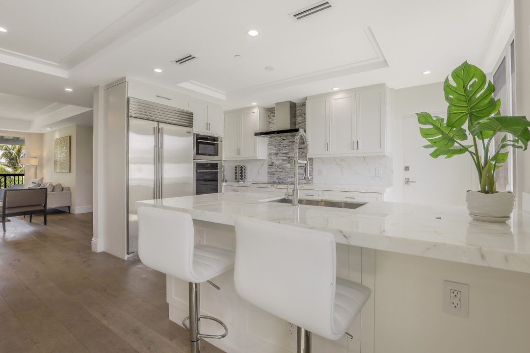 875 9th St S #PH, Naples, FL 34102