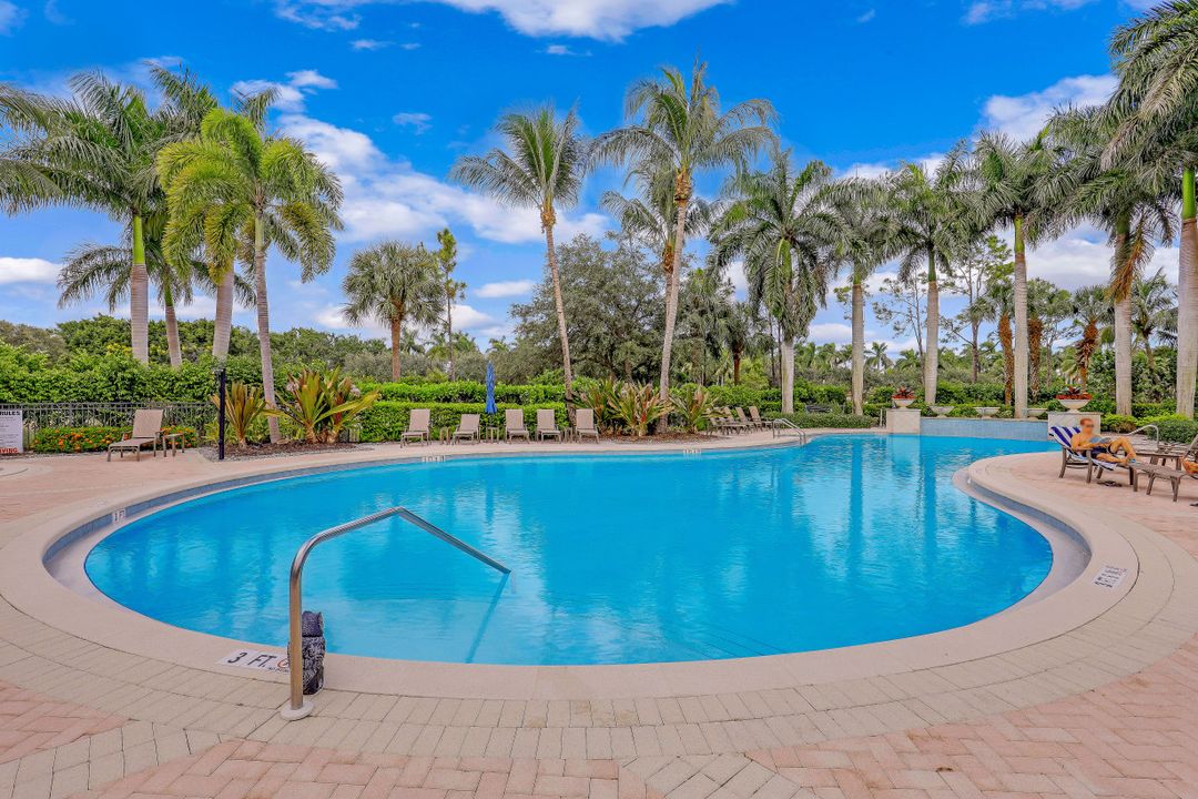 2542 Marquesa Royale Ln #301, Naples, FL 34109