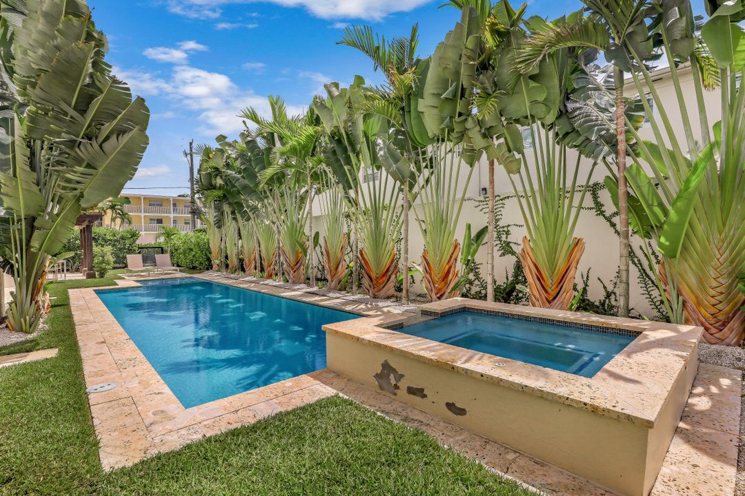 875 9th St S #PH, Naples, FL 34102