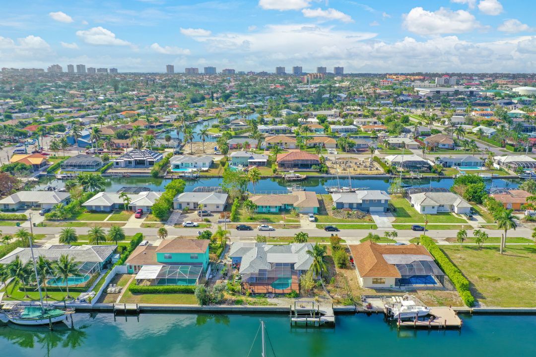 827 Chestnut Ct, Marco Island, FL 34145