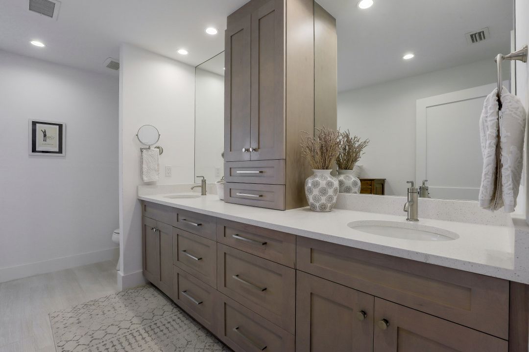 1010 Nottingham Dr, Naples, FL 34109