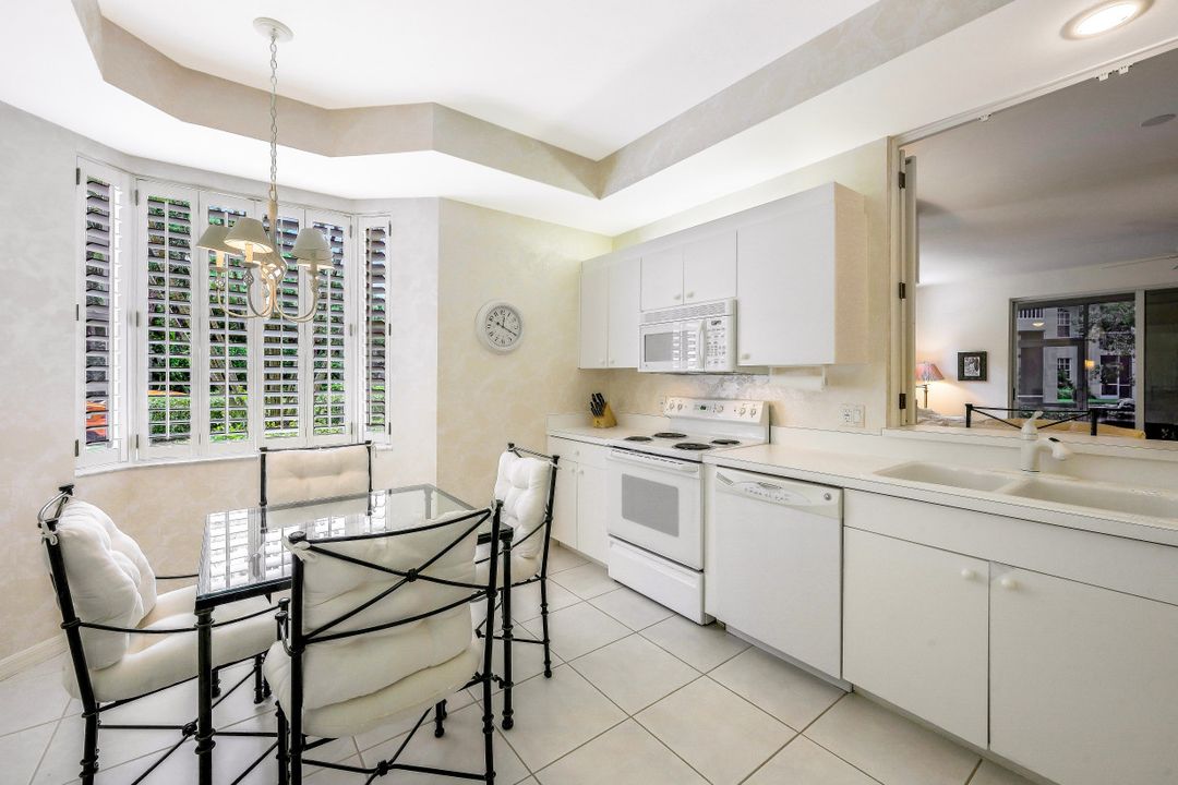 700 Lambiance Cir Apt 101, Naples, FL 34108